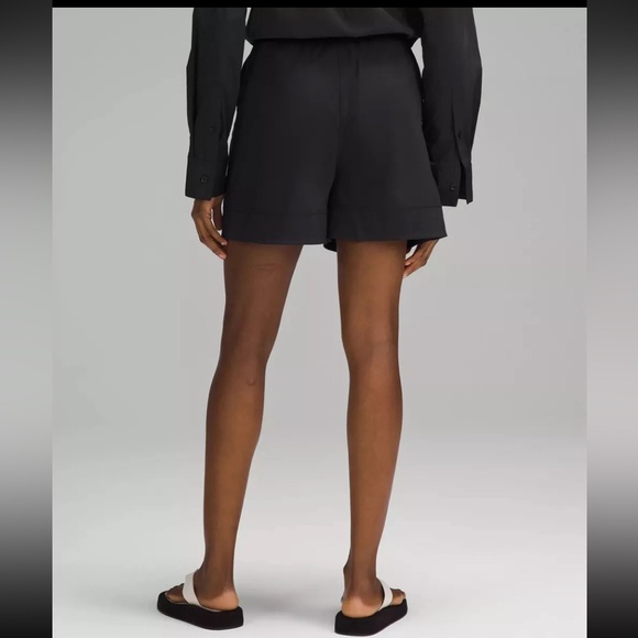 Lululemon NWOT Cotton-Blend Poplin High-Rise Short 4" Black - Picture 3 of 11